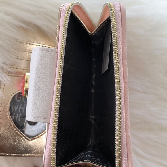 ❤️💗❤️Betsey Johnson Mini Bifold Wallet - Picture 5 of 5